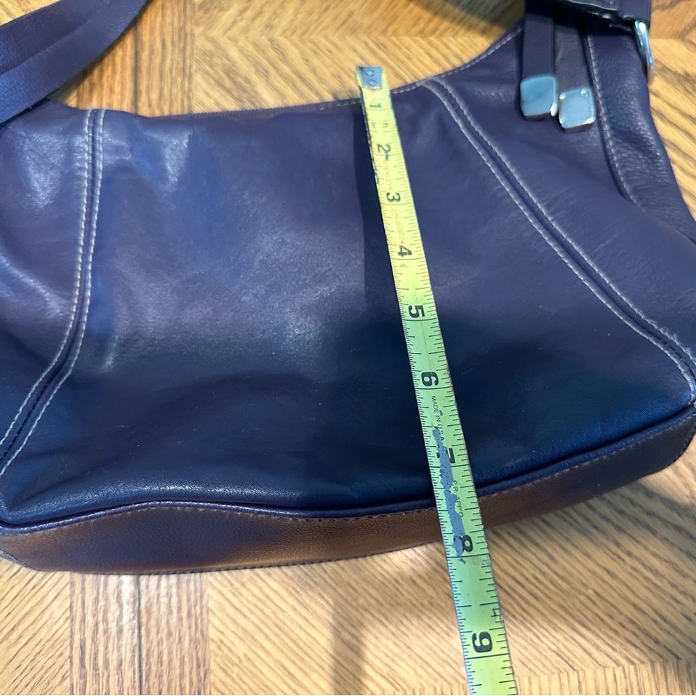 Elegant Worthington Eggplant Leather Shoulder Bag - Picture 8 of 10